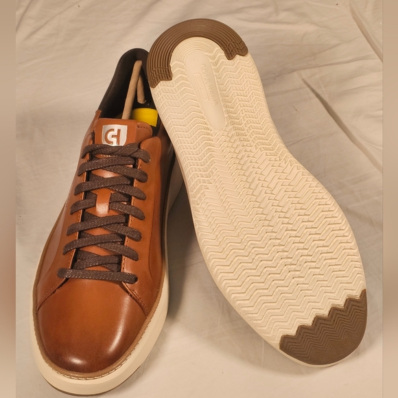 COLE HAAN NIB and Never Worn - Picture 2 of 4